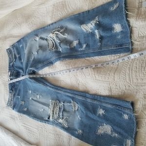 Zara 90's distressed Jean's